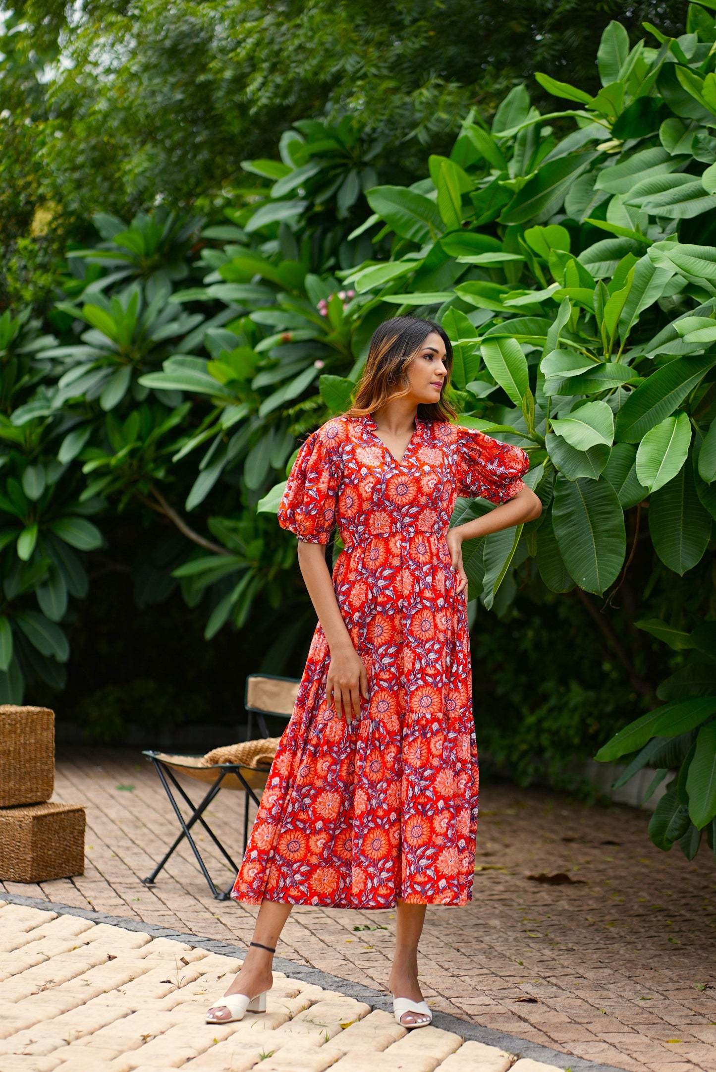 V-neck balloon sleeved dress