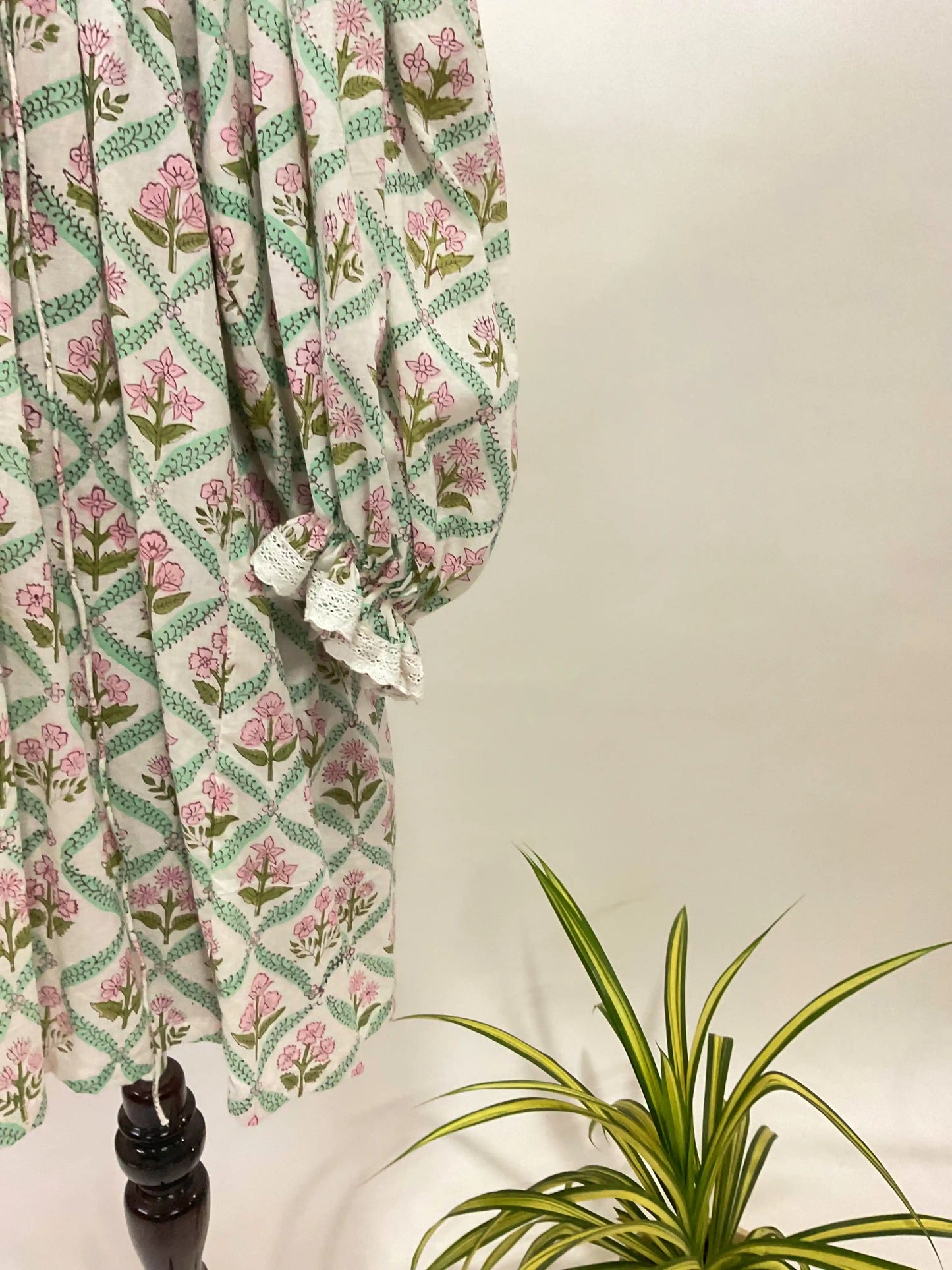 Balloon-sleeved A-line dress