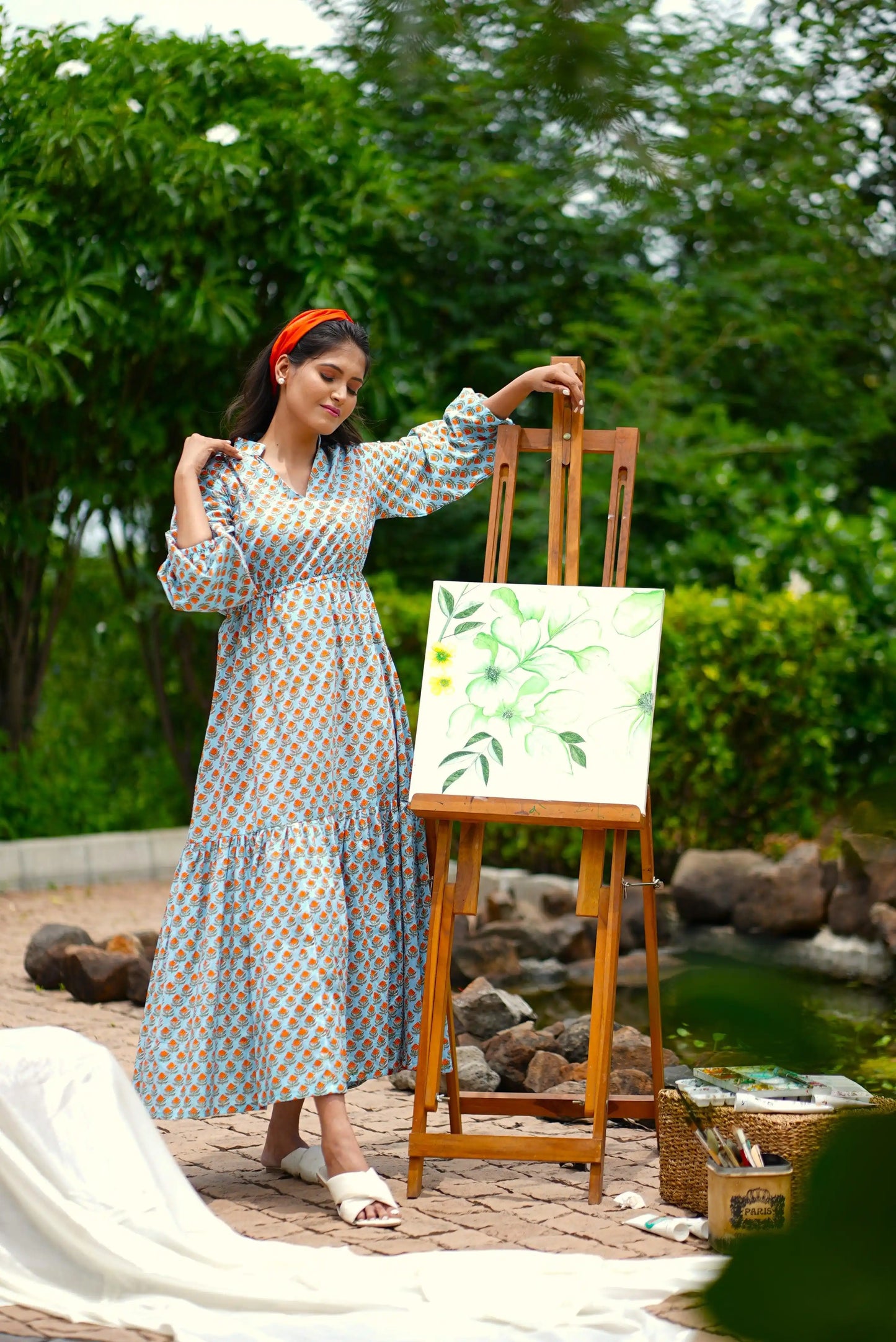 V-neck balloon sleeved long dress