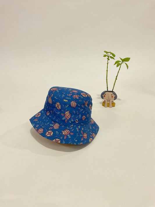 Printed cotton bucket hat.