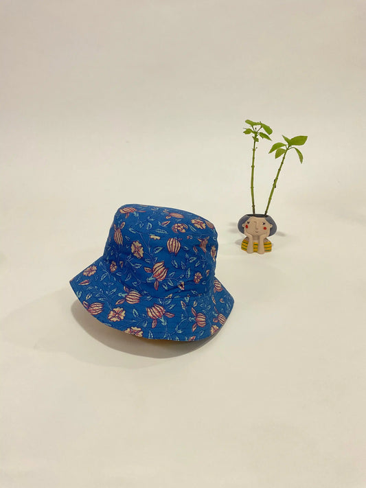 Printed cotton bucket hat.