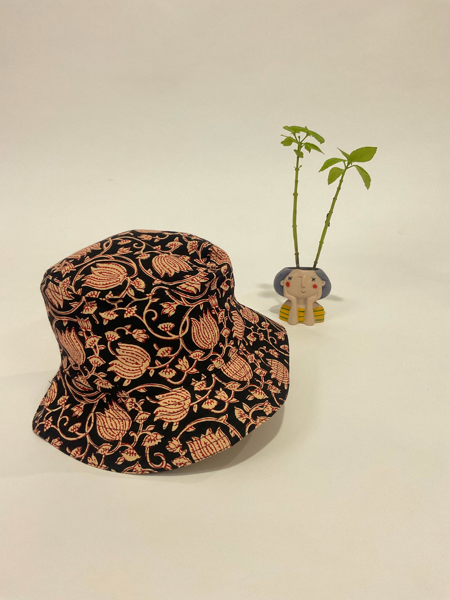 Printed cotton bucket hat.