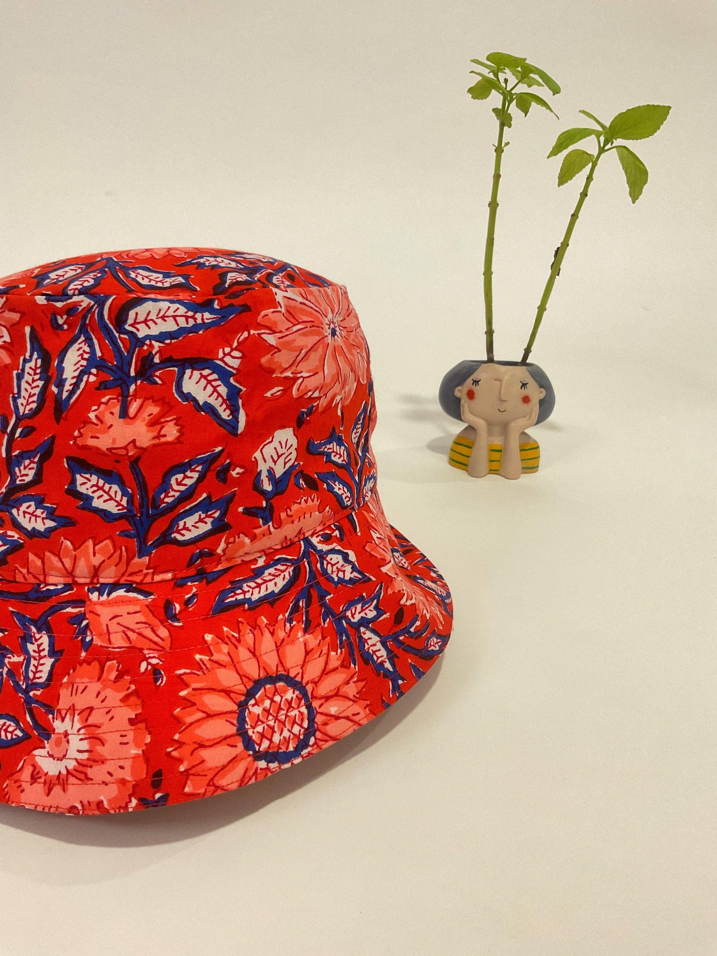 Printed cotton bucket hat.